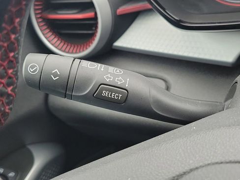 Used 2025 Chevrolet Trax RS image 12