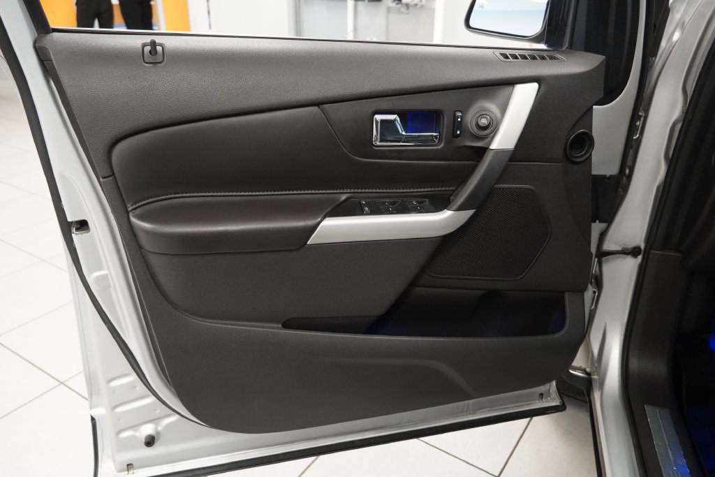 Used 2014 Ford Edge Limited FWD image 16