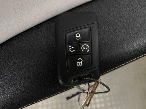 Used 2025 Volkswagen Taos SE AWD/4WD image 58