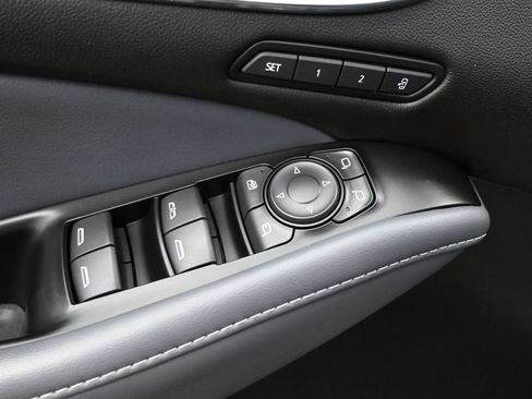 Used 2023 Buick Enclave Premium w/ Experience Buick Package FWD image 4