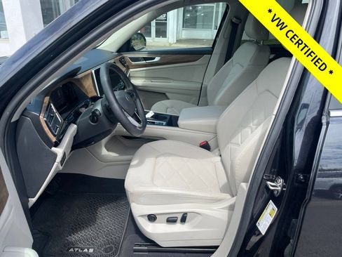 Used 2024 Volkswagen Atlas SE AWD/4WD image 16
