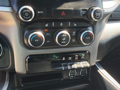Used 2020 RAM 1500 Big Horn AWD/4WD image 14