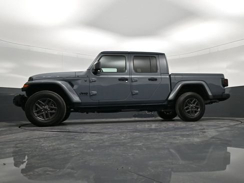 Used 2025 Jeep Gladiator Sport image 26