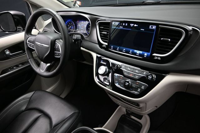 Certified 2024 Chrysler Pacifica Touring-L FWD image 15