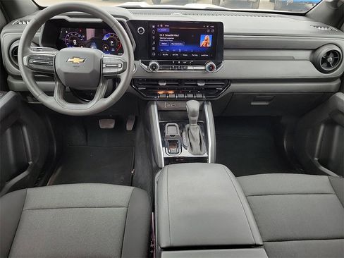 Used 2024 Chevrolet Colorado W/T image 17