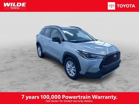 Certified 2025 Toyota Corolla Cross LE image 3