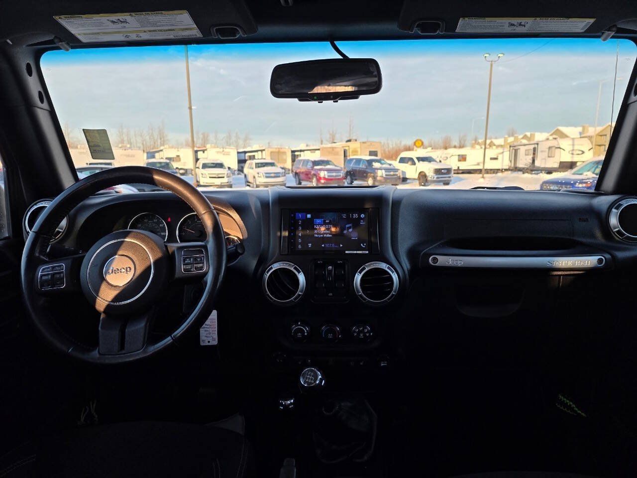 Used 2017 Jeep Wrangler Unlimited Sahara w/ Connectivity Group AWD/4WD image 7