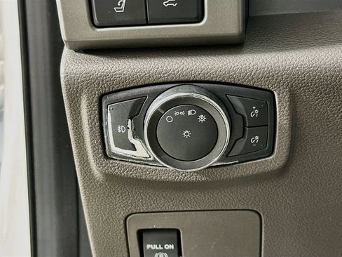 Used 2020 Ford Expedition XLT w/ Equipment Group 202A RWD image 12