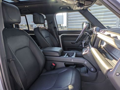 Used 2023 Land Rover Defender 130 X-Dynamic SE image 31