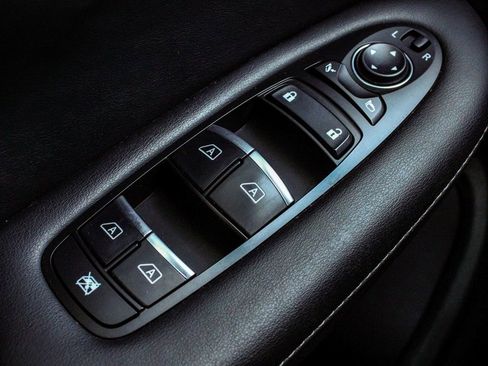 Used 2025 INFINITI QX50 Sport image 10