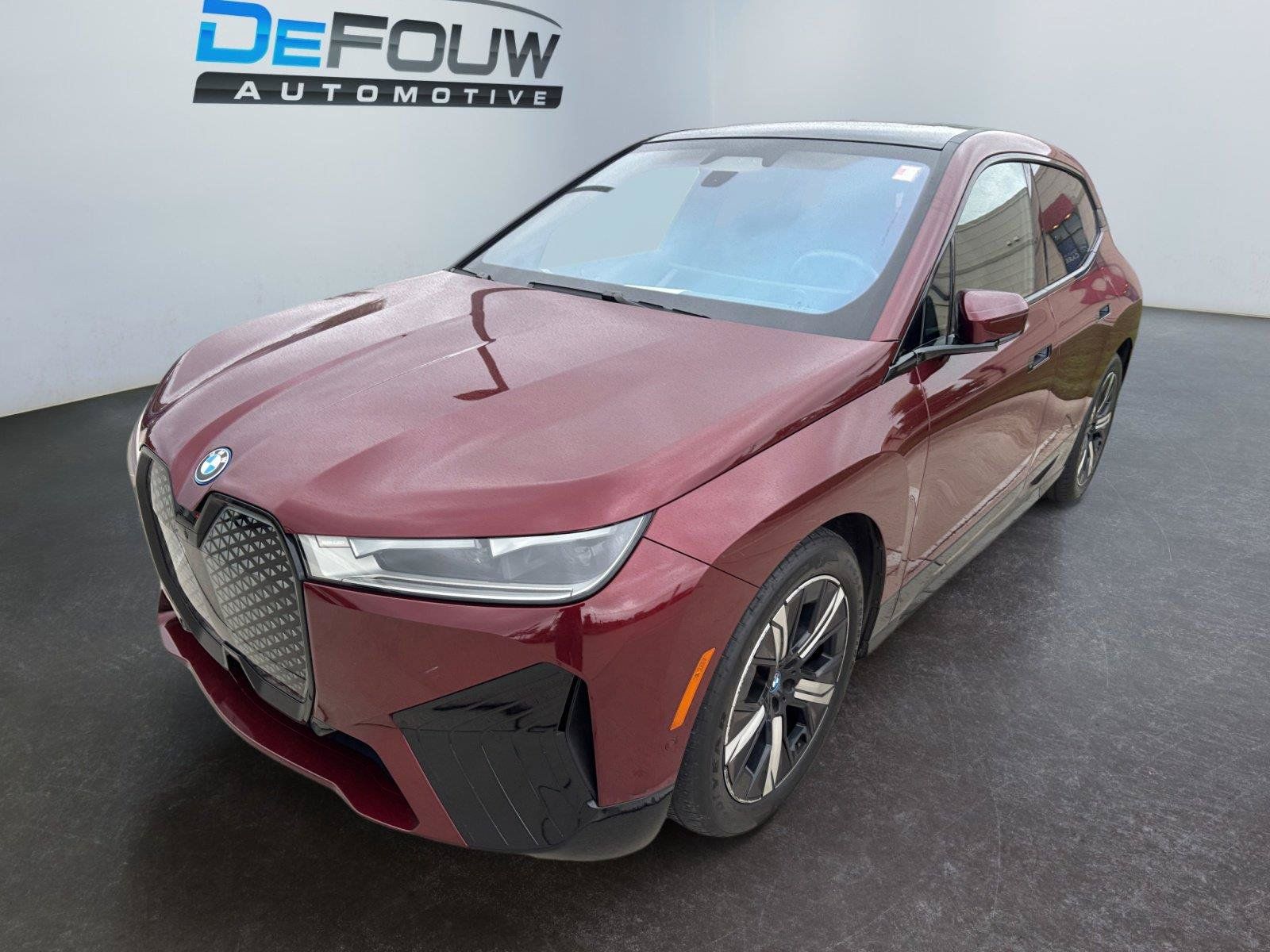 Used 2023 BMW iX xDrive50 w/ Premium Package AWD/4WD image 9