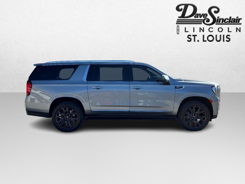 Used 2024 GMC Yukon XL Denali w/ Advanced Technology Package AWD/4WD image 2