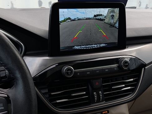 Certified 2021 Ford Escape Titanium image 31