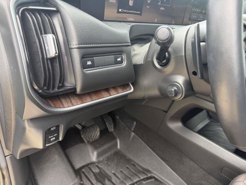 Used 2025 Nissan Armada Platinum w/ Convenience Package AWD/4WD image 11