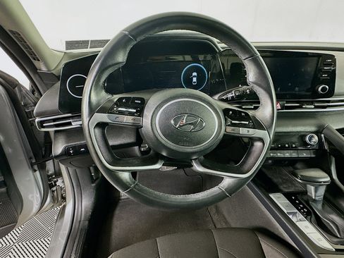 Certified 2022 Hyundai Elantra SEL w/ Convenience + Premium Package image 11