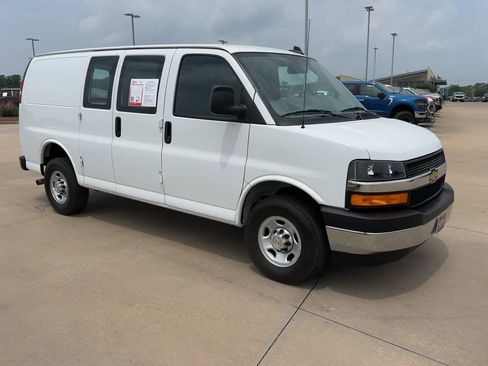 Used 2024 Chevrolet Express 2500 w/ Driver Convenience Package RWD image 3