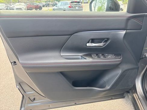 Used 2025 Nissan Kicks SR image 9