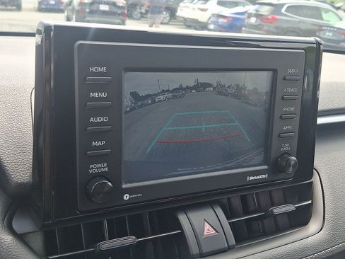 Used 2022 Toyota RAV4 XLE AWD/4WD image 17