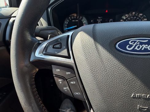 Used 2018 Ford Fusion SE w/ Equipment Group 201A FWD image 23