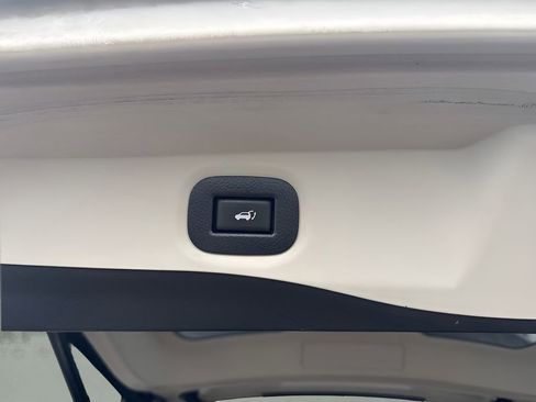 Used 2018 Nissan Rogue SV AWD/4WD image 29