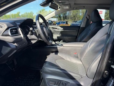 Used 2018 Toyota Camry XSE FWD image 14