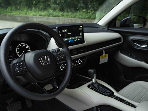 Used 2026 Honda HR-V LX image 16