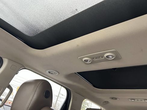 Used 2016 GMC Acadia SLT w/ Technology Package image 3