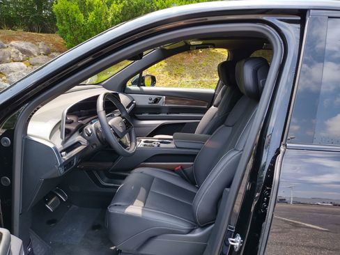 New 2026 Cadillac Vistiq Sport image 8