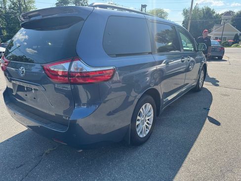 Used 2017 Toyota Sienna XLE w/ XLE Navigation Package FWD image 5