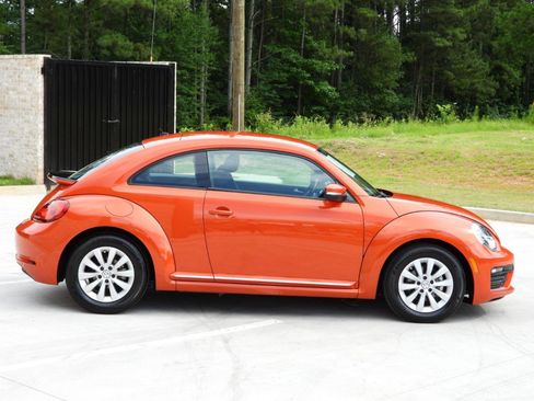 Used 2019 Volkswagen Beetle 2.0T SE FWD image 21