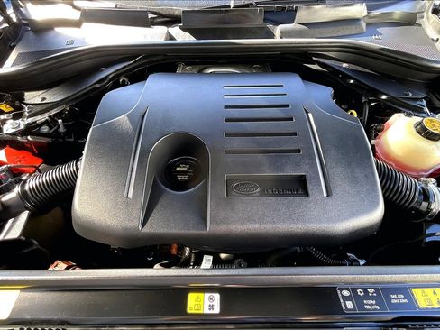 Used 2025 Land Rover Range Rover Autobiography image 9