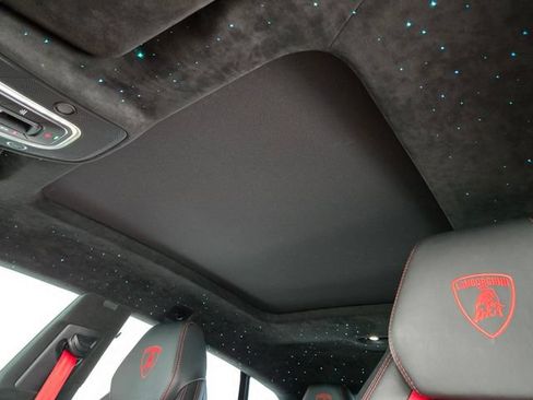 Used 2022 Lamborghini Urus AWD/4WD image 11