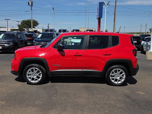 Used 2023 Jeep Renegade Latitude image 2