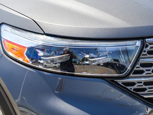Used 2023 Ford Explorer Limited RWD image 2