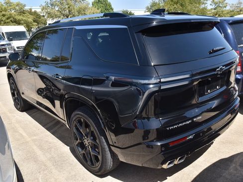 Used 2026 Chevrolet Traverse High Country w/ LPO, Floor Liner Package AWD/4WD image 6