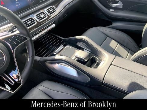 Used 2025 Mercedes-Benz GLE 450e 4MATIC image 17