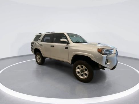 Used 2019 Toyota 4Runner TRD Off-Road AWD/4WD image 2
