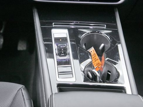 Used 2025 Volkswagen Atlas SE image 31