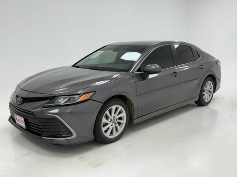 Used 2023 Toyota Camry LE image 5