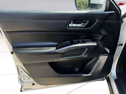 Used 2023 Nissan Pathfinder SL w/ SL Premium Package FWD image 19