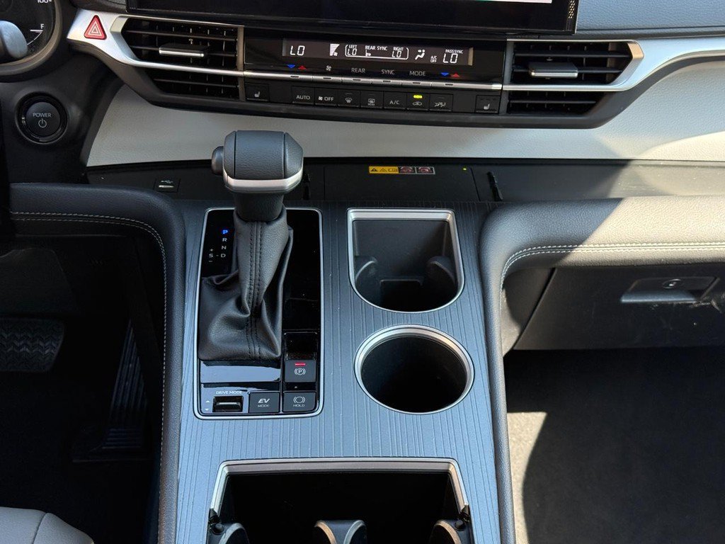 Certified 2026 Toyota Sienna XLE FWD image 15