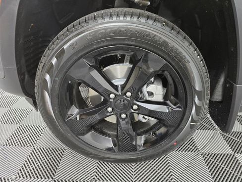 New 2025 Jeep Grand Cherokee Limited w/ Black Appearance Package image 10