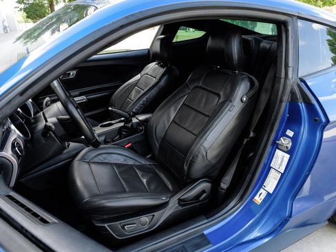 Used 2017 Ford Mustang GT w/ Black Accent Package RWD image 38