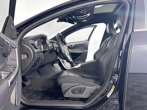 Used 2016 Volvo S60 T6 image 25