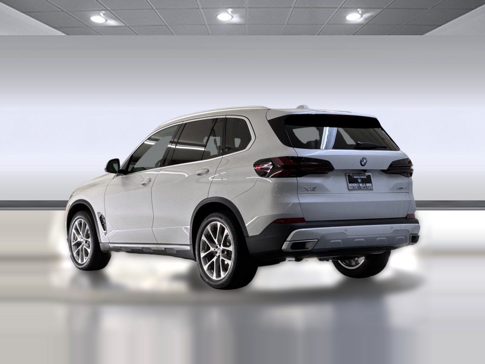 Used 2026 BMW X5 xDrive40i w/ Premium Package AWD/4WD image 3