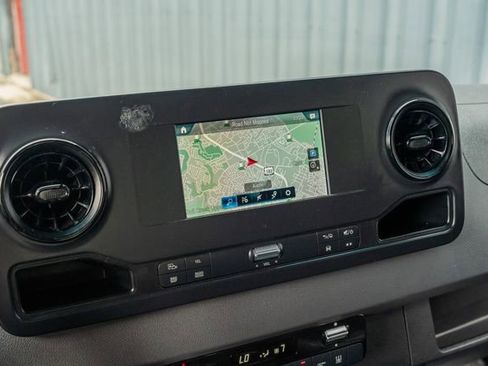 Used 2019 Mercedes-Benz Sprinter 2500 image 28