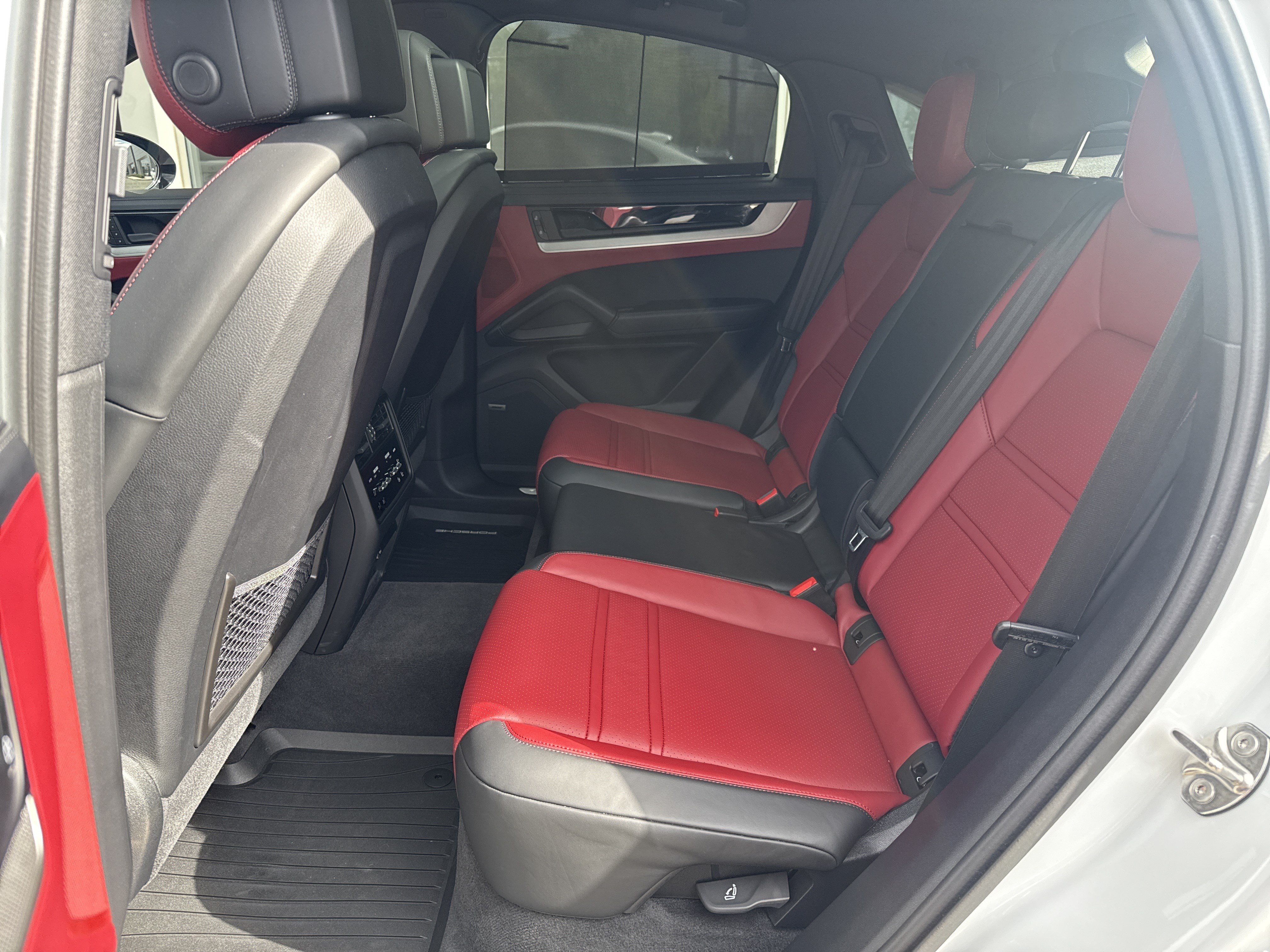 Used 2025 Porsche Cayenne S AWD/4WD image 26