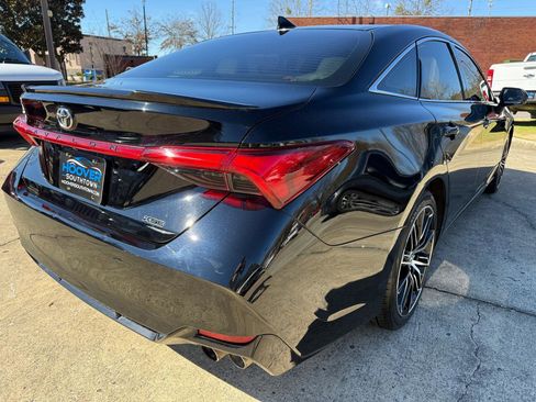 Used 2019 Toyota Avalon XSE image 5