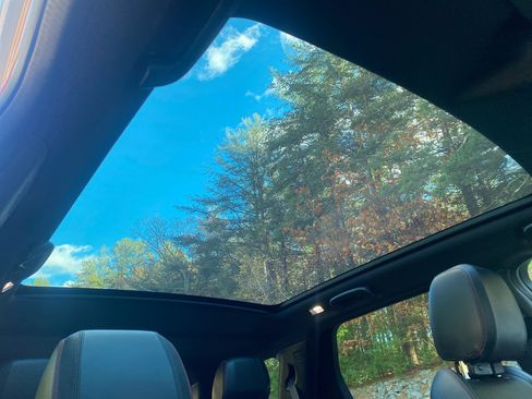 Used 2020 Land Rover Discovery Sport SE R-Dynamic image 22