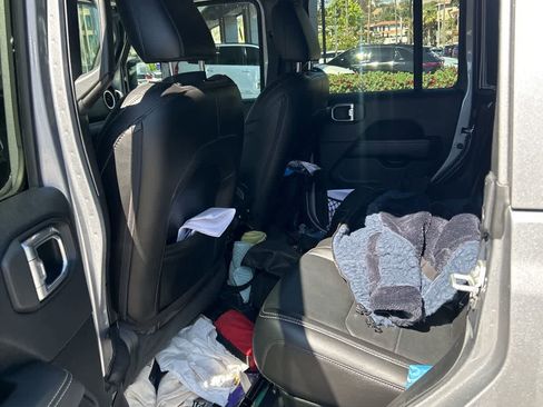 Used 2021 Jeep Gladiator Overland w/ Popular Equipment Package image 17